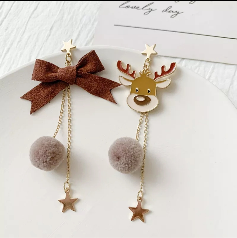 Must Bundle. New Christmas earrings
